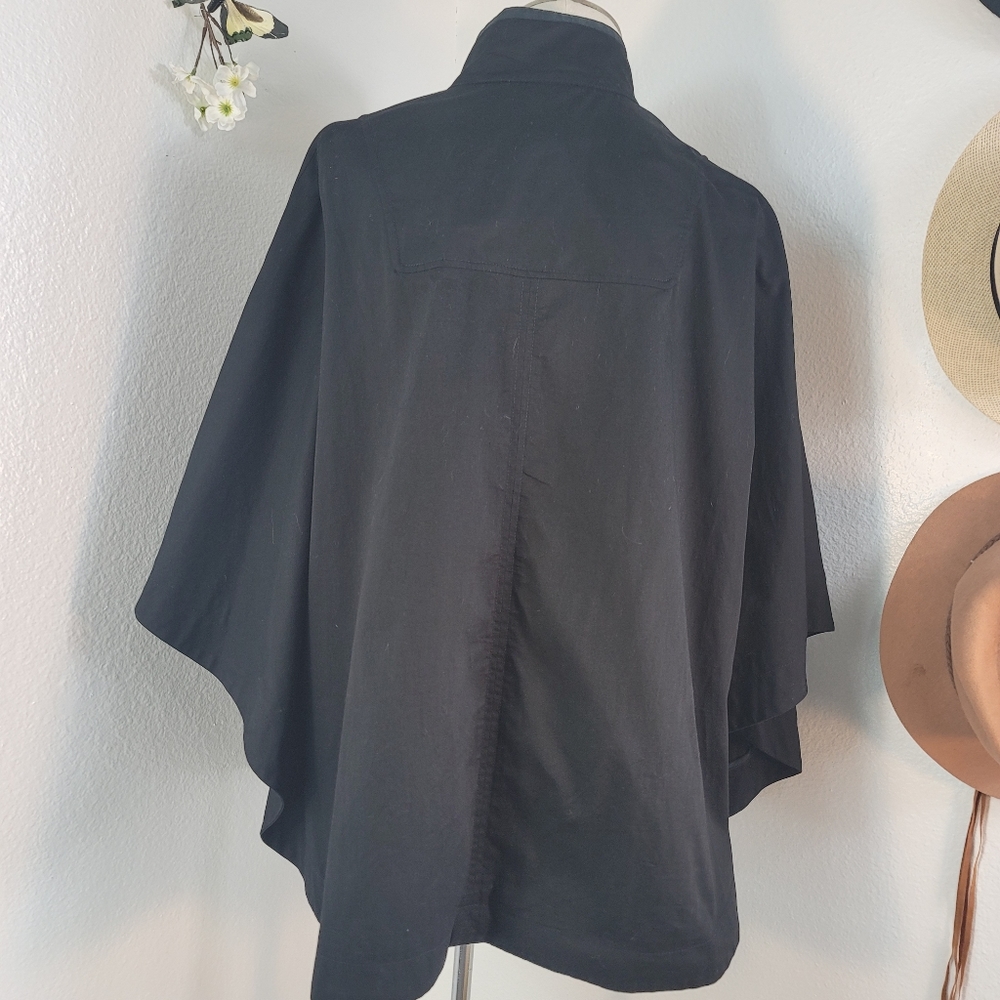 BCBGENERATION BLACK LIGHTWEIGHT PONCHO CAPE FRONT BUTTON SZ XS - Picture 8 of 16